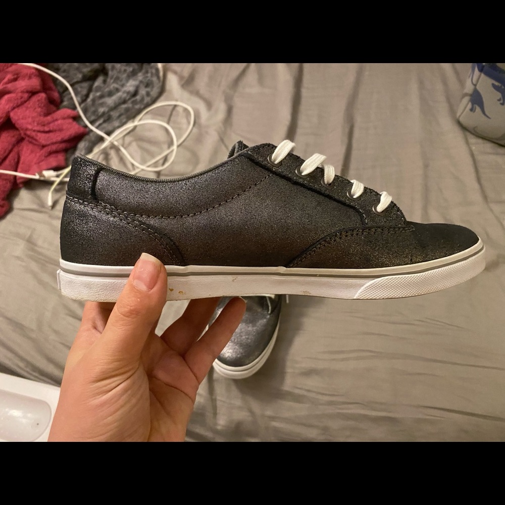 Vans - Picture 5 of 7